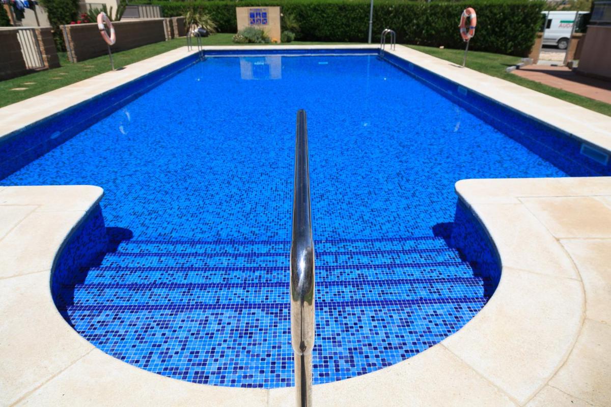 UHC Oliveras Apartments - Housity