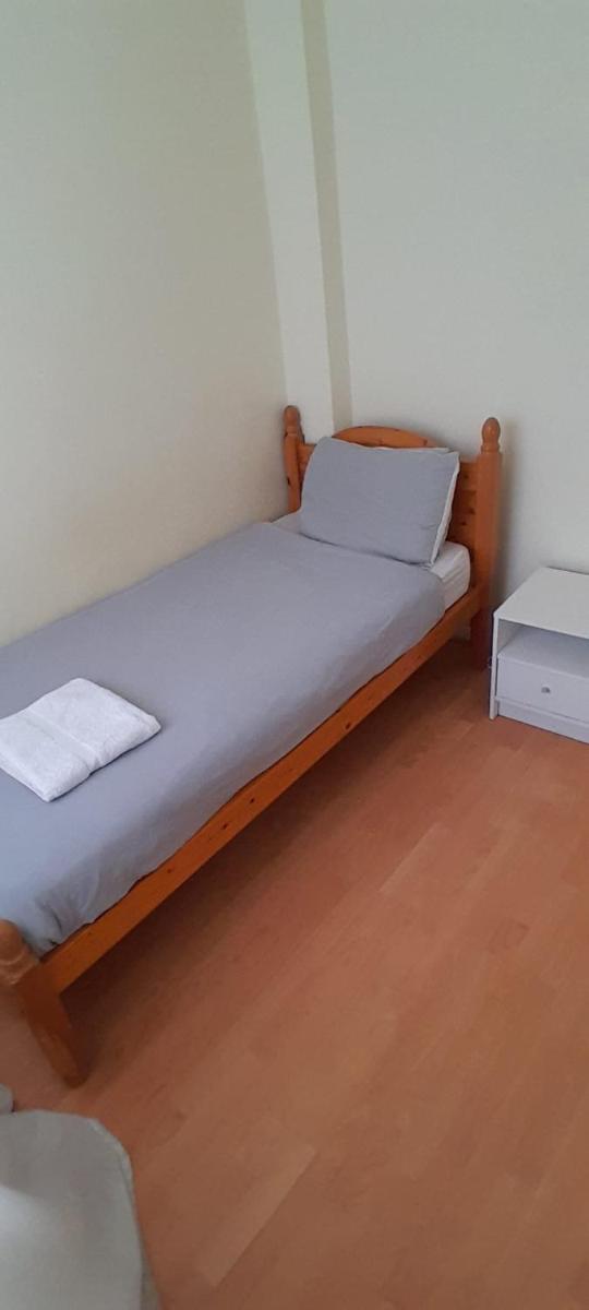 Cosy Box Room by Canary Wharf - Housity