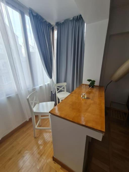 2 bdrm apt at Parliament Palace - Housity