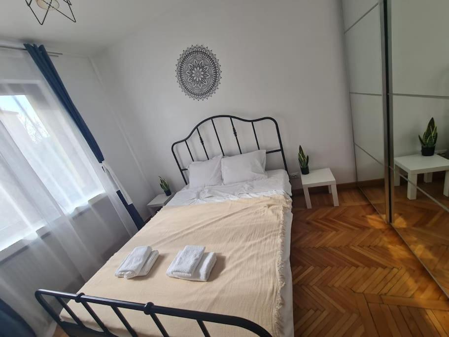 2 bdrm apt at Parliament Palace - Housity