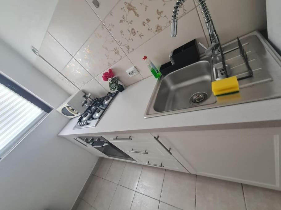 2 bdrm apt at Parliament Palace - Housity