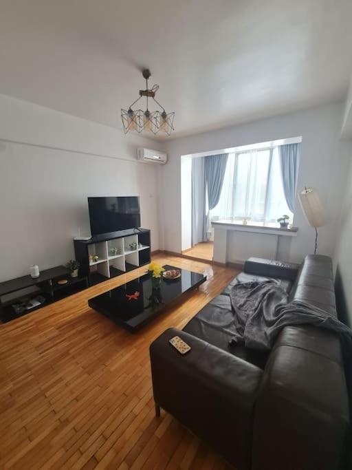 2 bdrm apt at Parliament Palace - Housity