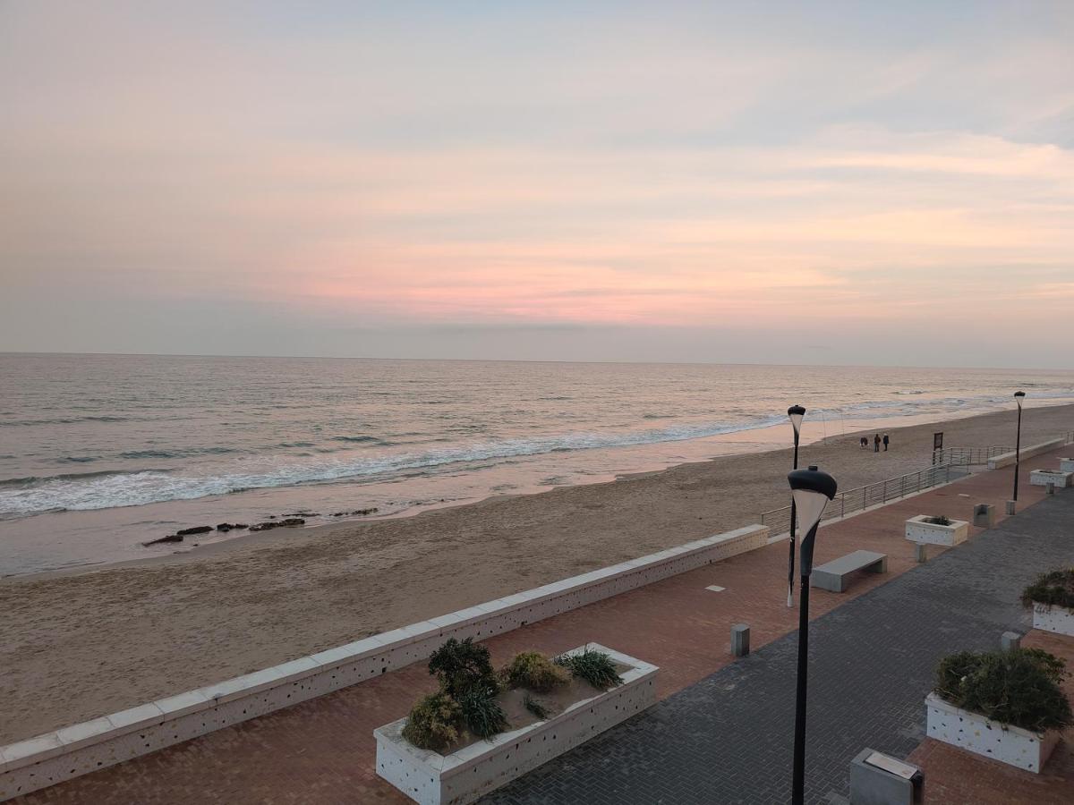 Breezy Beach Apartment - Housity