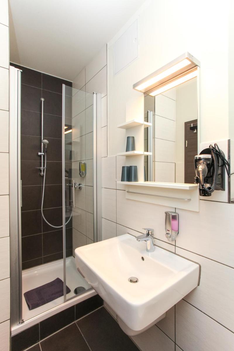 Restaurant & Pension Eshramo - Housity