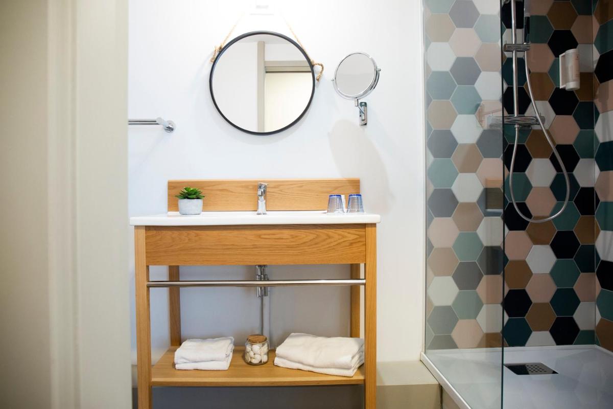Hotel Port Marine - Housity