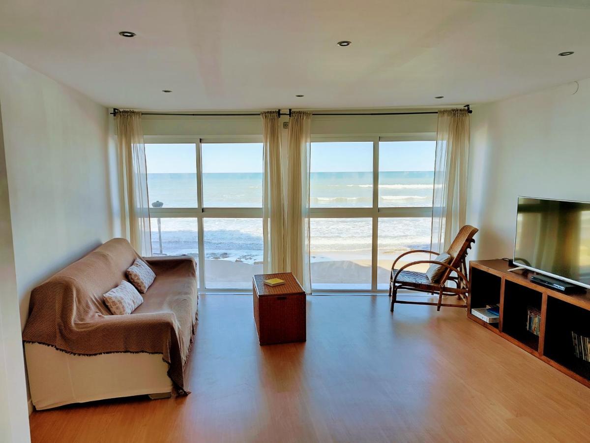 Breezy Beach Apartment - Housity