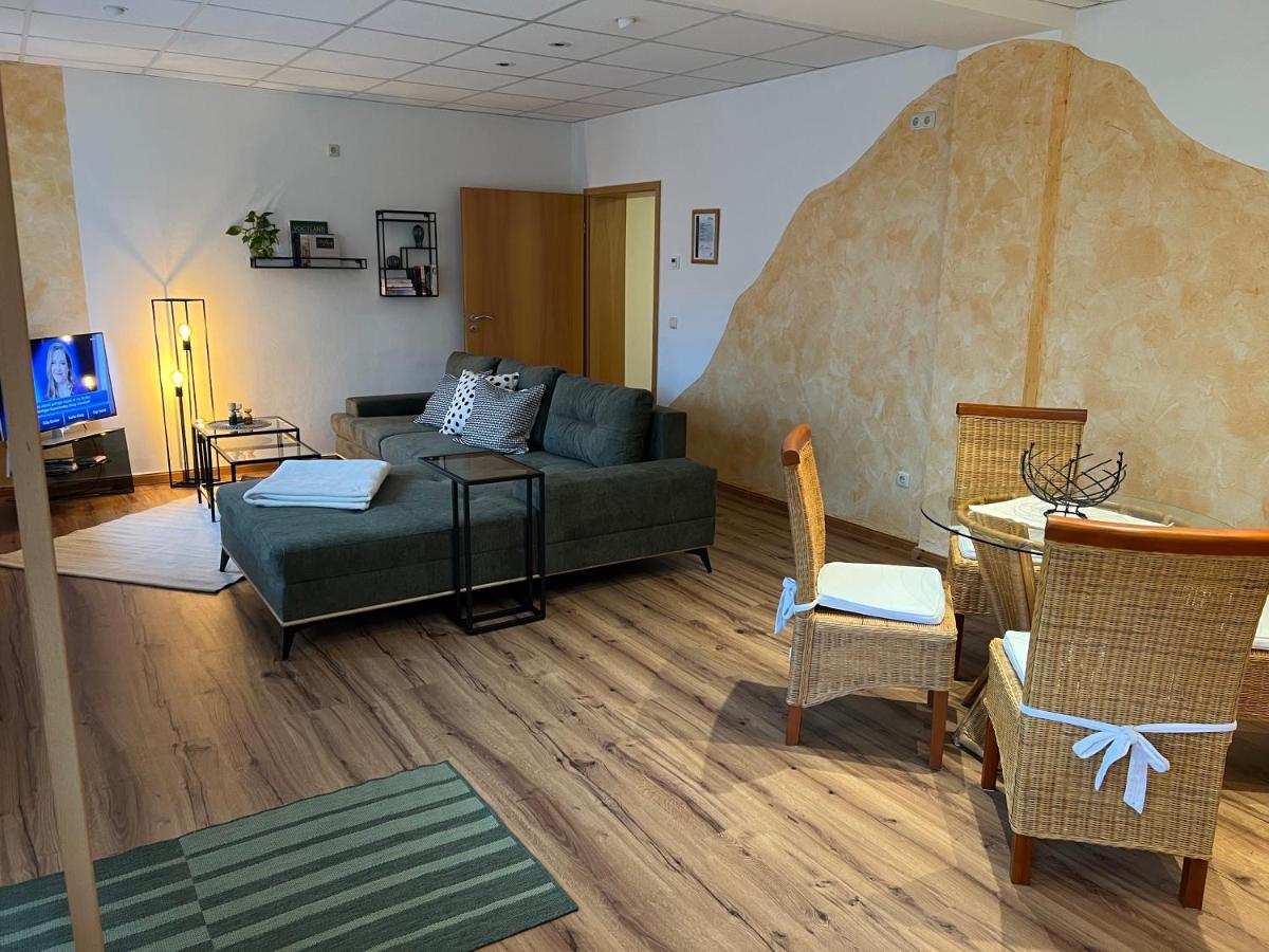 Ferienwohnung Elsterveilchen - 100 m zur Soletherme ,Kurpark & Theater, Parkplatz - Housity