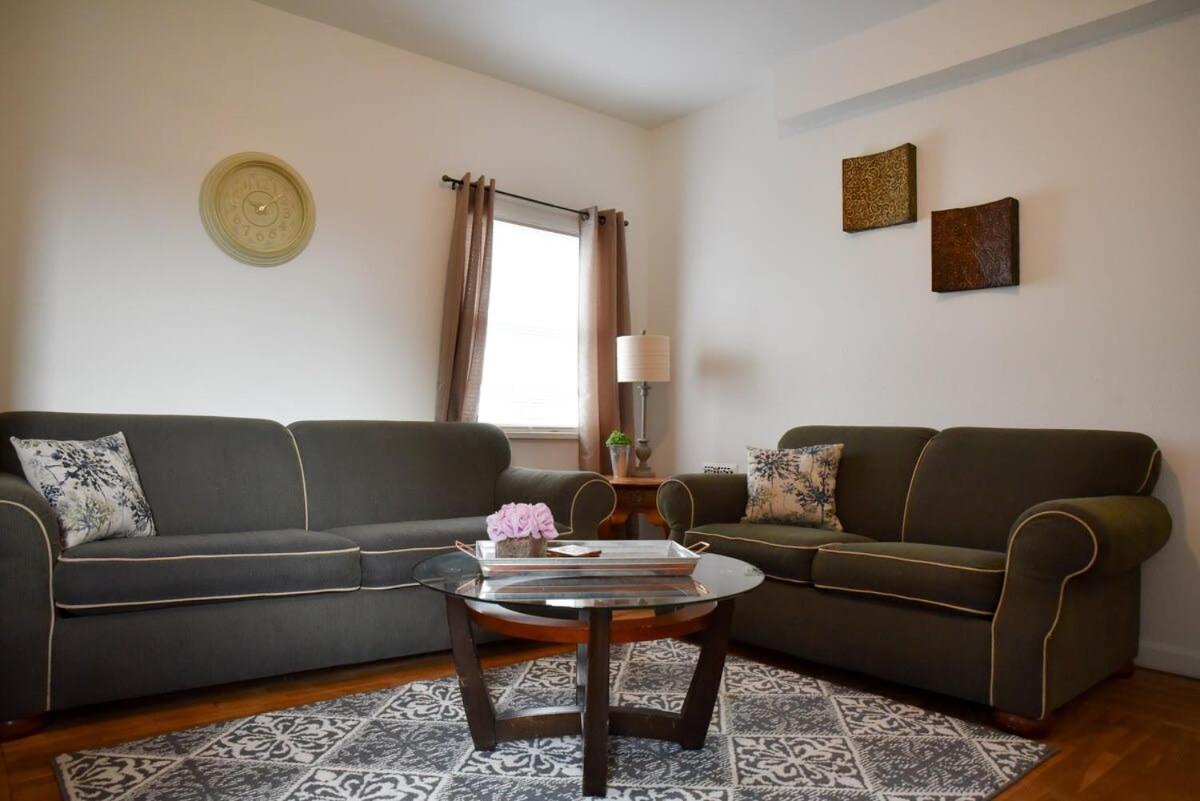 Cozy & Family Friendly Pittsburgh Home Sleeps 6 - Housity