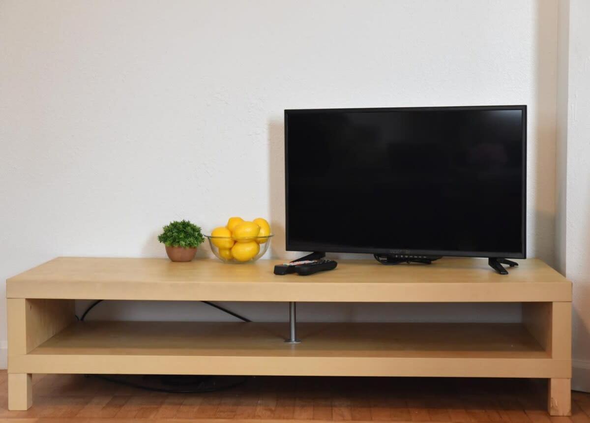 Cozy & Family Friendly Pittsburgh Home Sleeps 6 - Housity