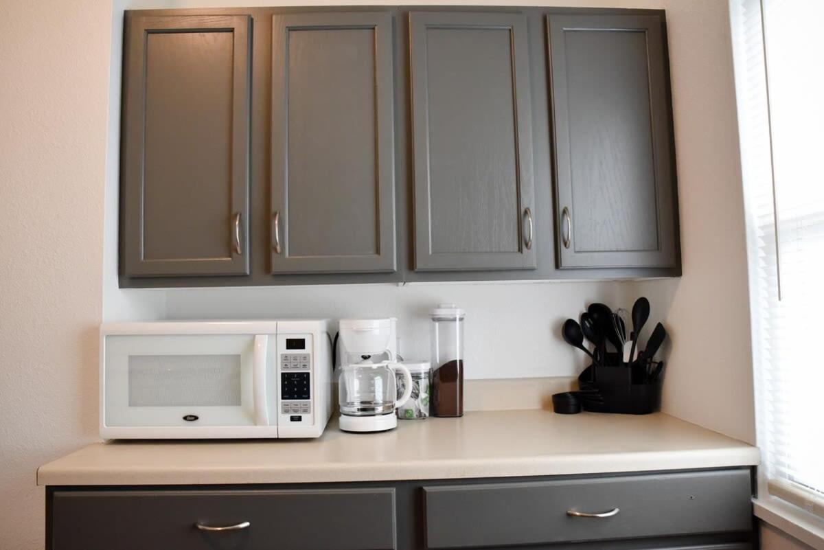 Cozy & Family Friendly Pittsburgh Home Sleeps 6 - Housity