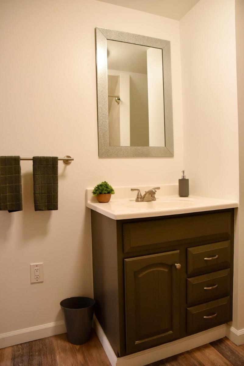 Unwind in a Bright Comfortable Apartment for 3 - Hizvo