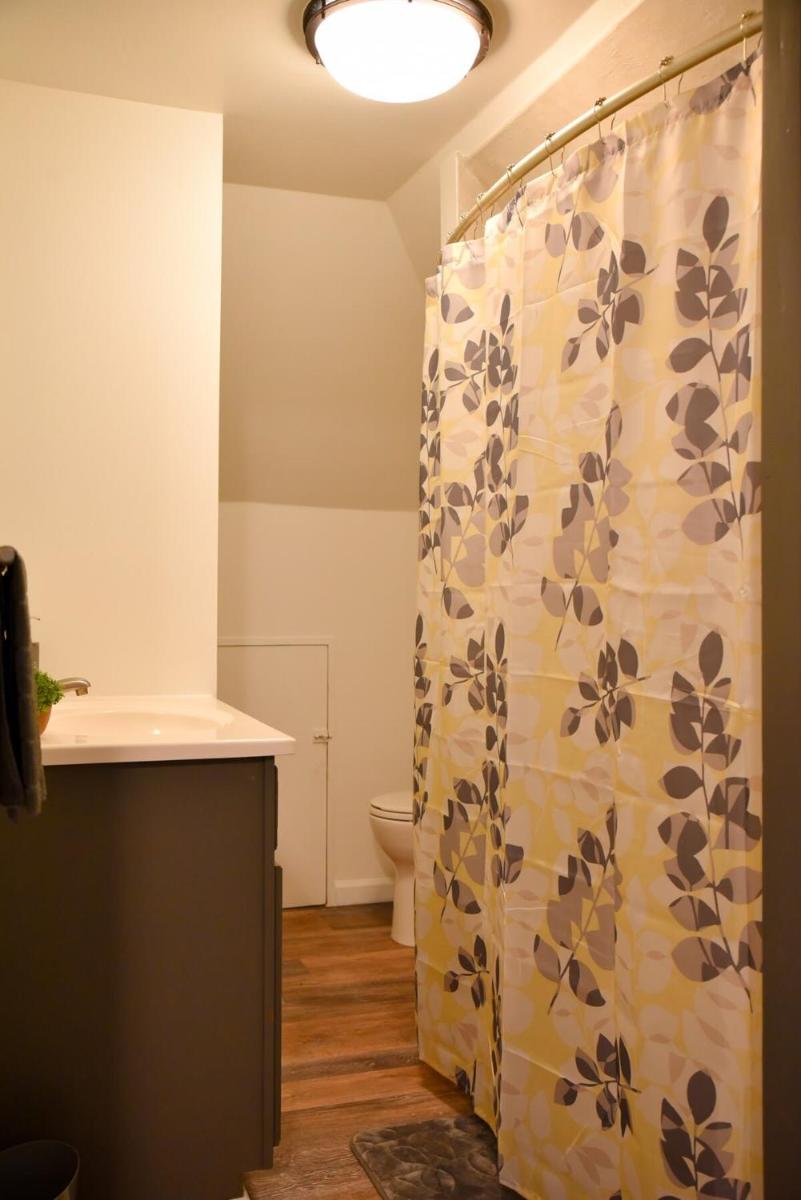 Unwind in a Bright Comfortable Apartment for 3 - Hizvo