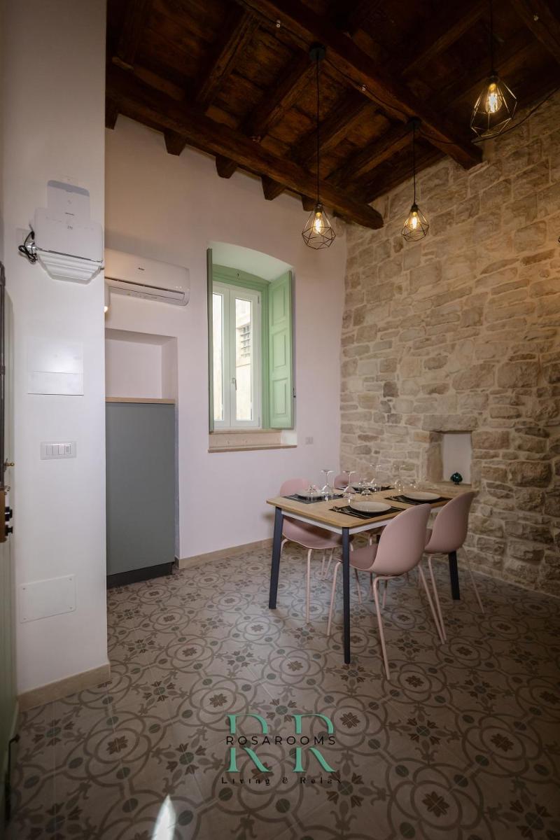 ROSA ROOMS - Dimora di charme - Casa Vacanze per famiglie a Bisceglie - Family House - Housity