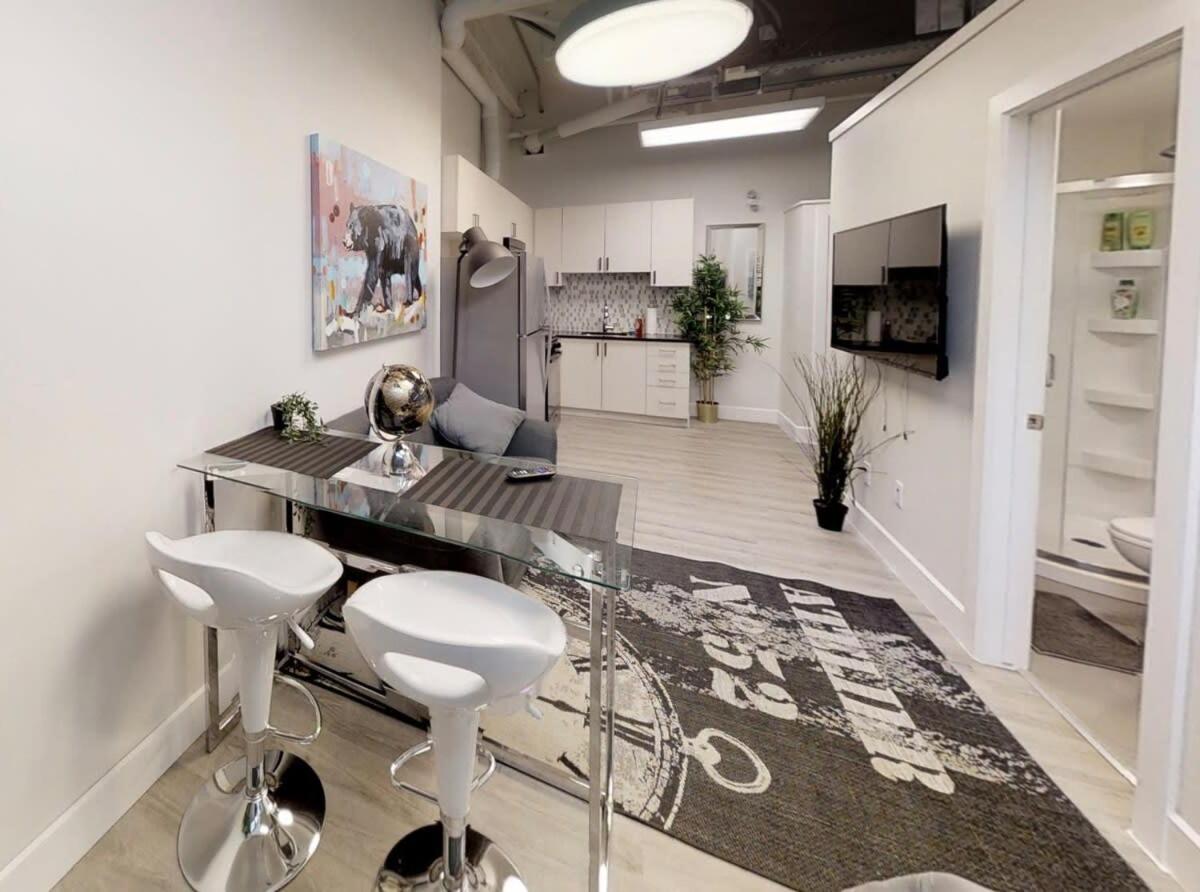 Suitetrails - Bachelor apartment in downtown