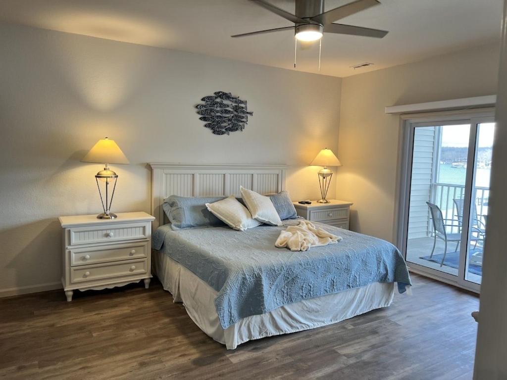 Lake Lodge Condo - Housity