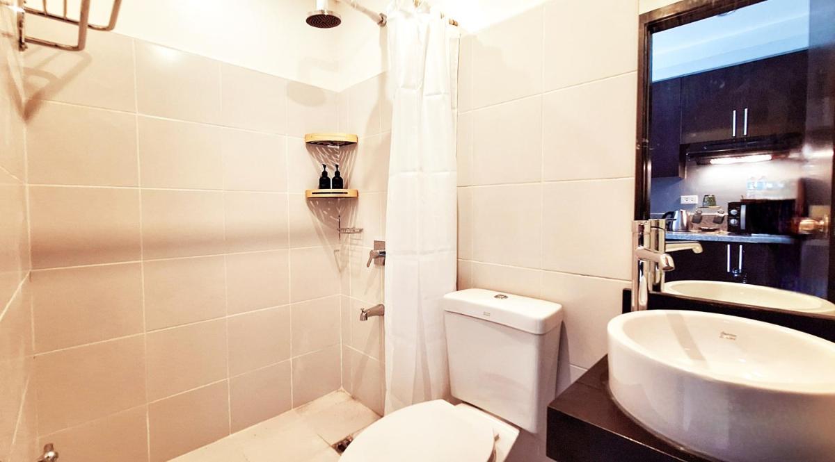 The French Apartment Pasig - Fast Wi-Fi and pool - Housity