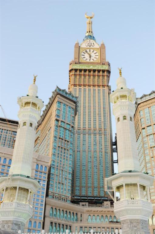 Sunrise Hotel - Housity