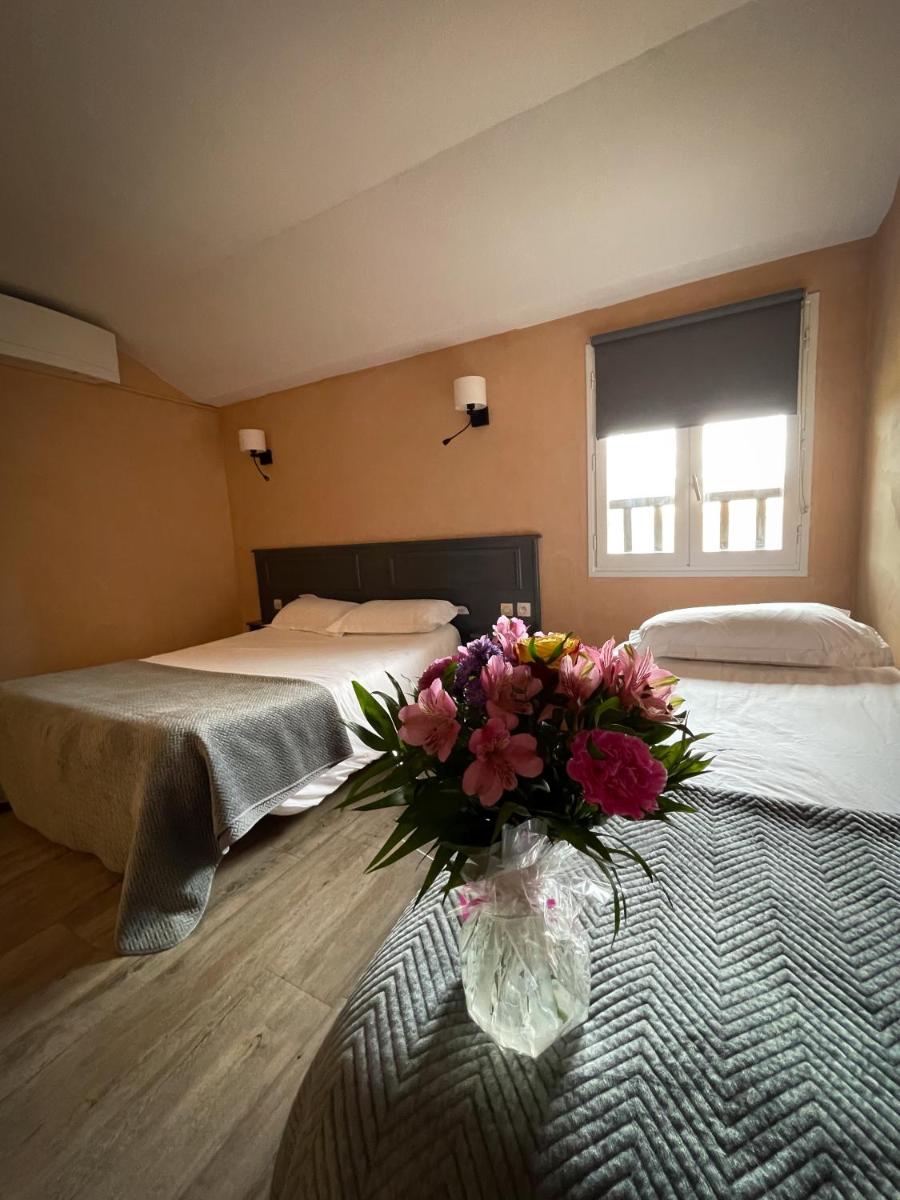Un ou plusieurs lits dans un hébergement de l'établissement Maison Legate "Hôtel Le Baudiere & Spa"
