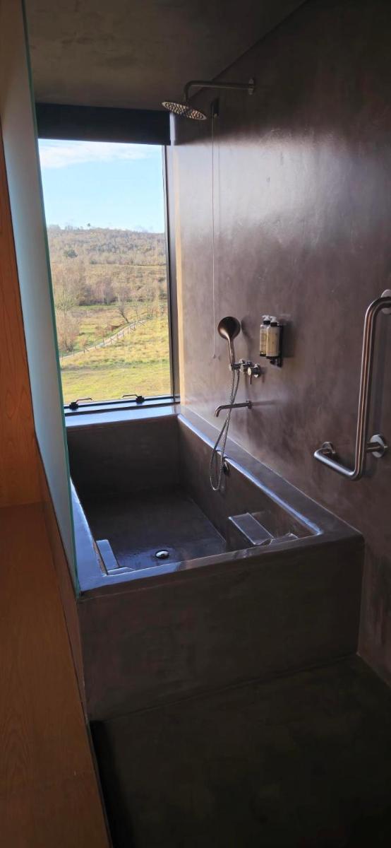 Uma casa de banho em Cró Hotel Rural
