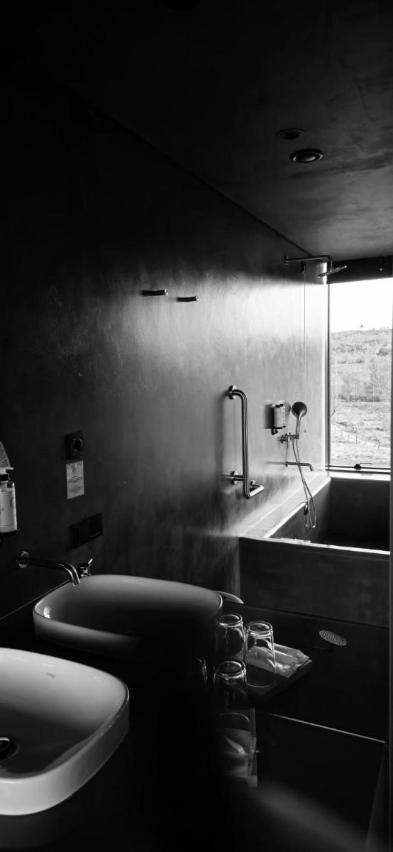 Uma casa de banho em Cró Hotel Rural