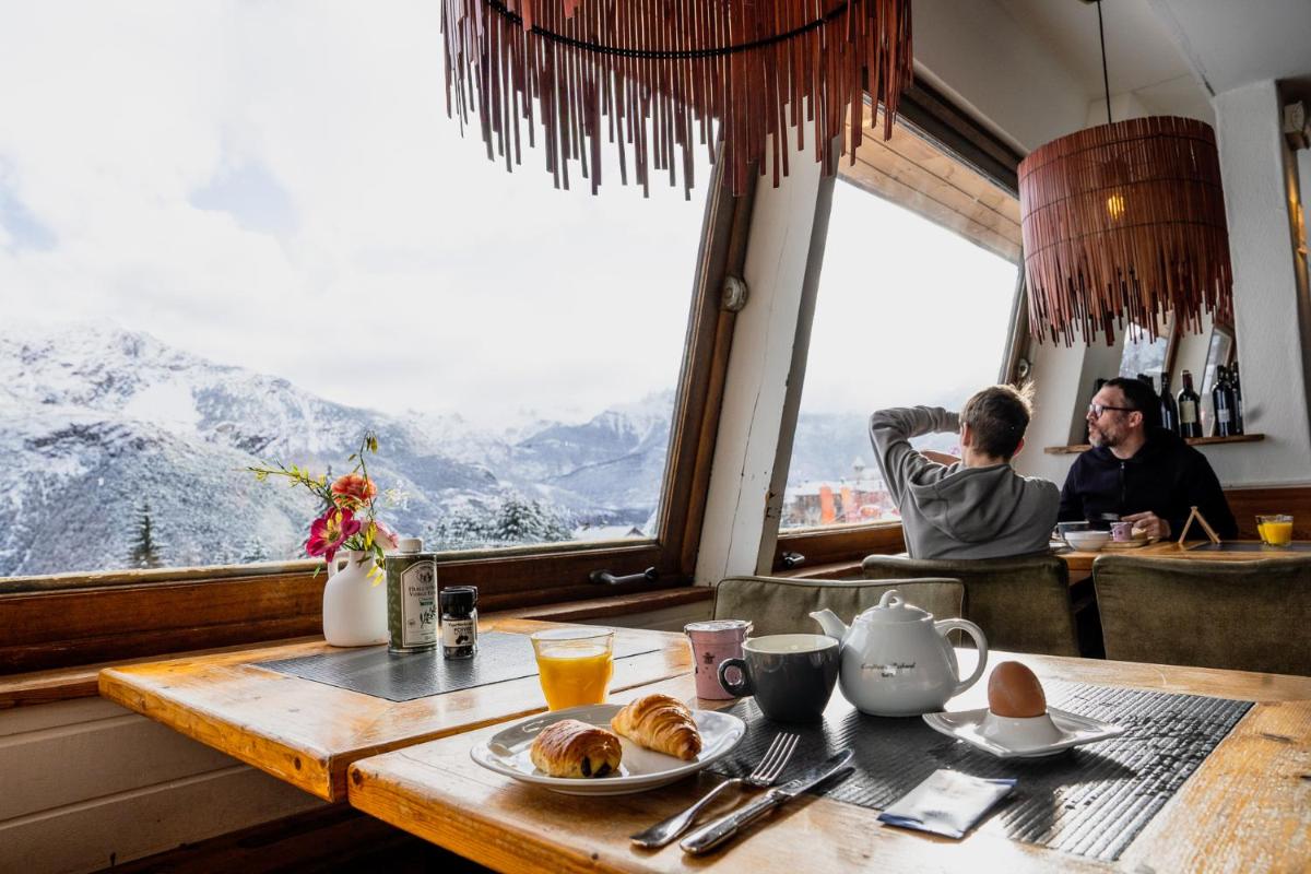 Vue générale sur la montagne ou vue sur la montagne depuis l'hôtel