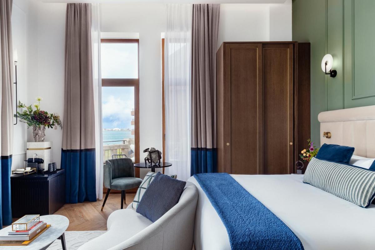 Cama o camas de una habitación en Palacio Arriluce Hotel - The Leading Hotels of the World