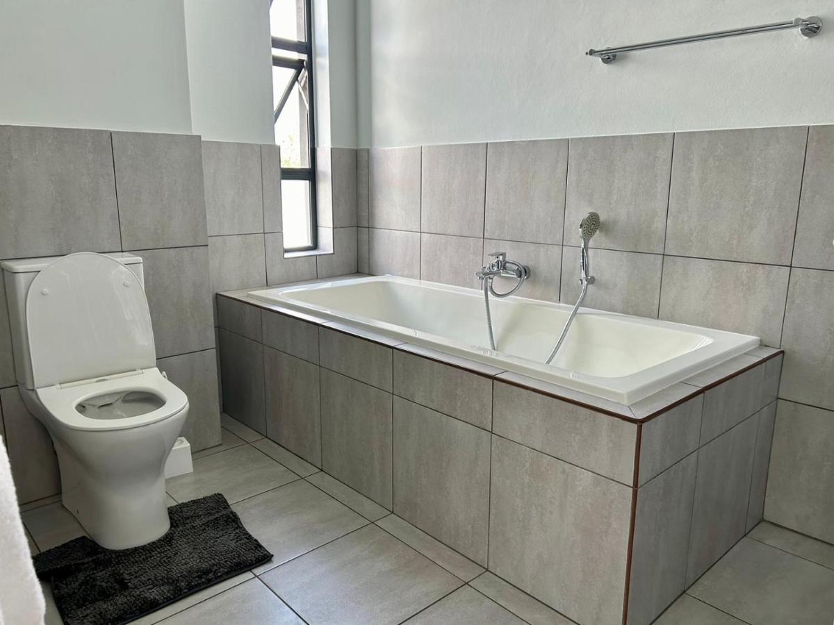 Lilly's Platinum - 1 Bedroom back up power - Housity