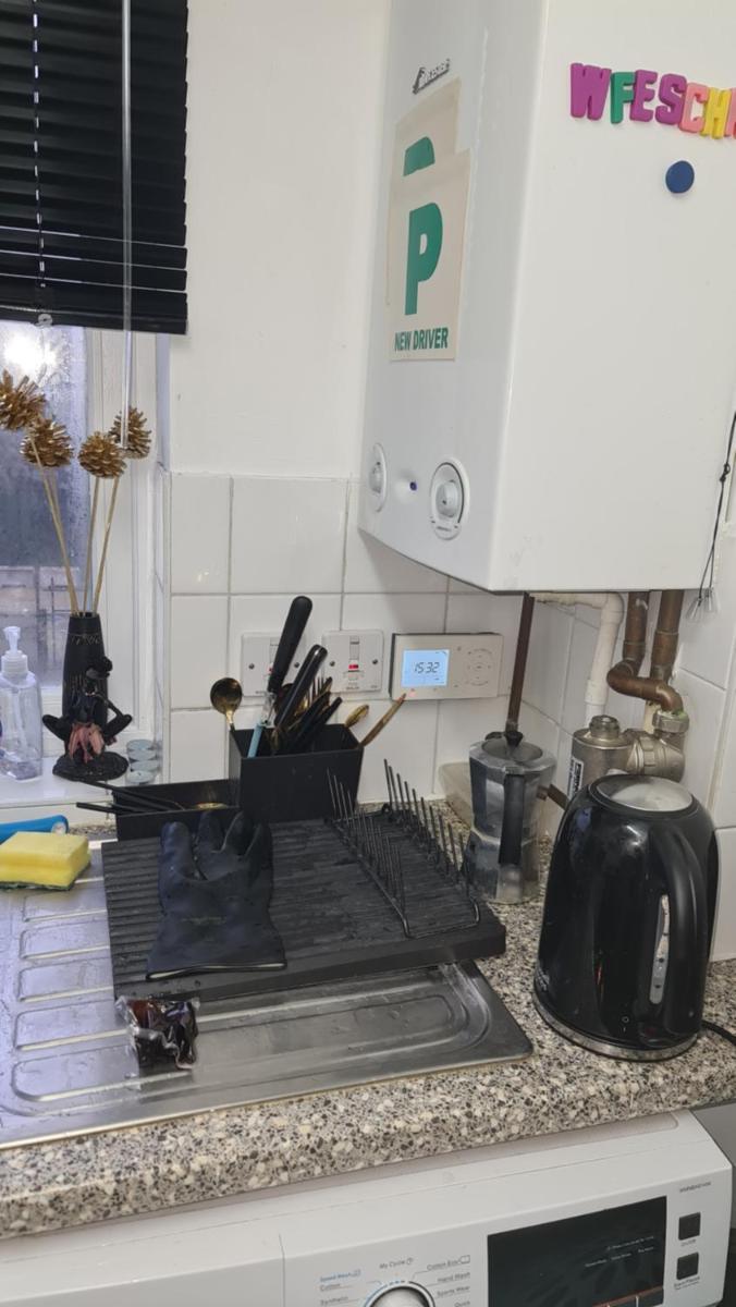 Stylish room kingsize bed 1 stop from Wembley stadium - Housity