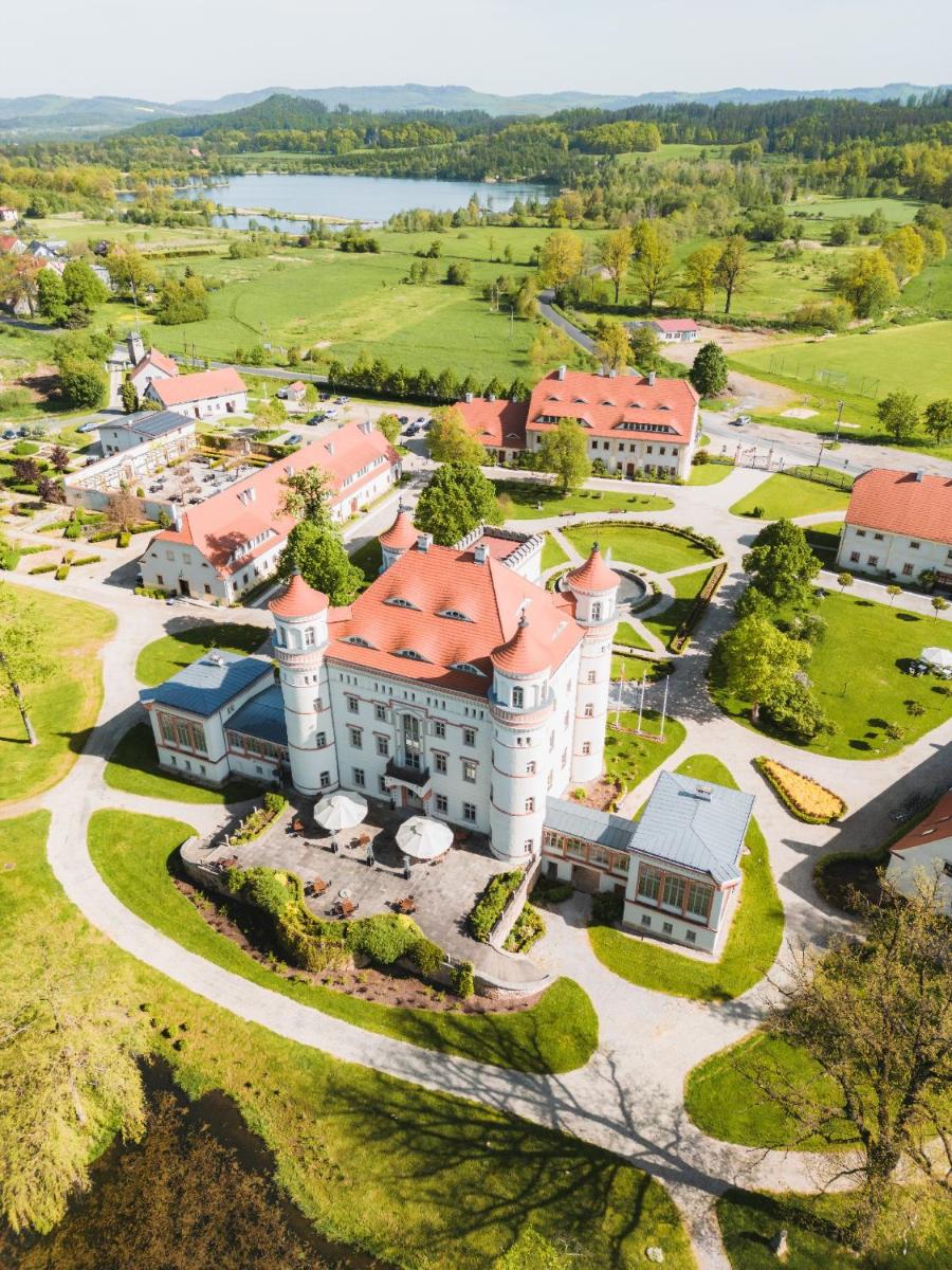 Pałac Wojanów - Housity