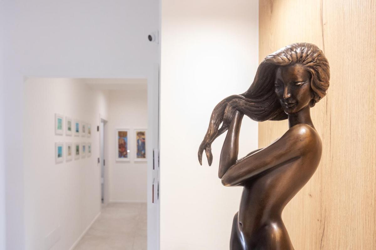 Lo Studio di viale Lo Re camere & caffe’ - Housity