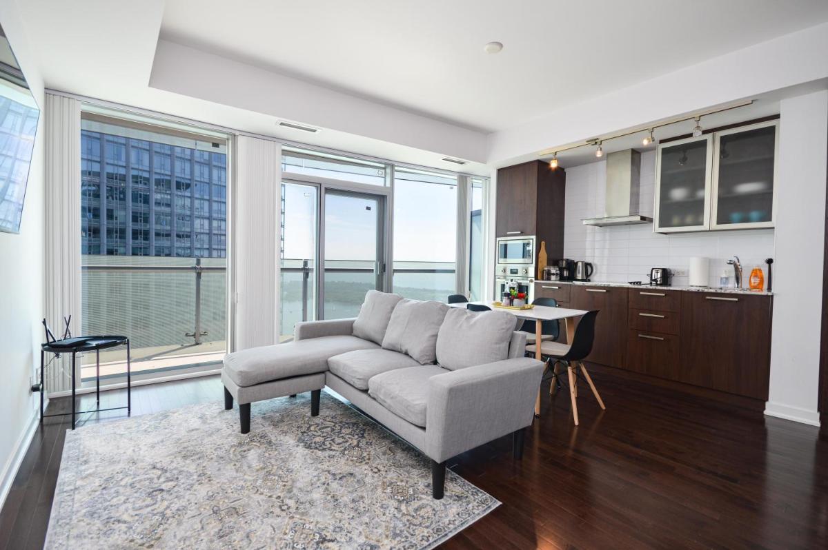 Modern Downtown Toronto Condo near union station - Housity