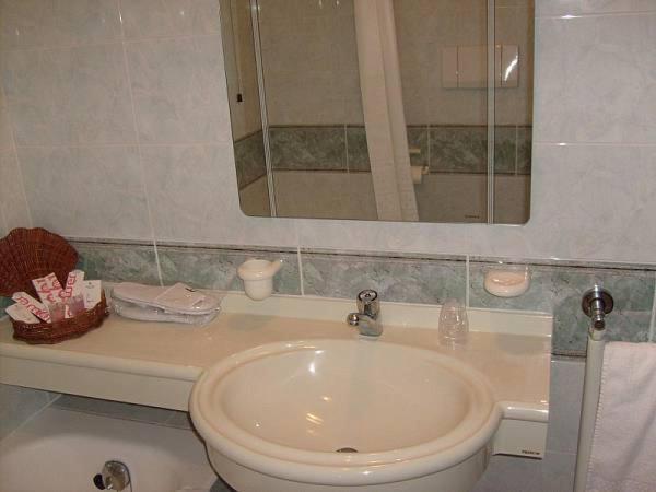 Hotel Motel Flower - Housity