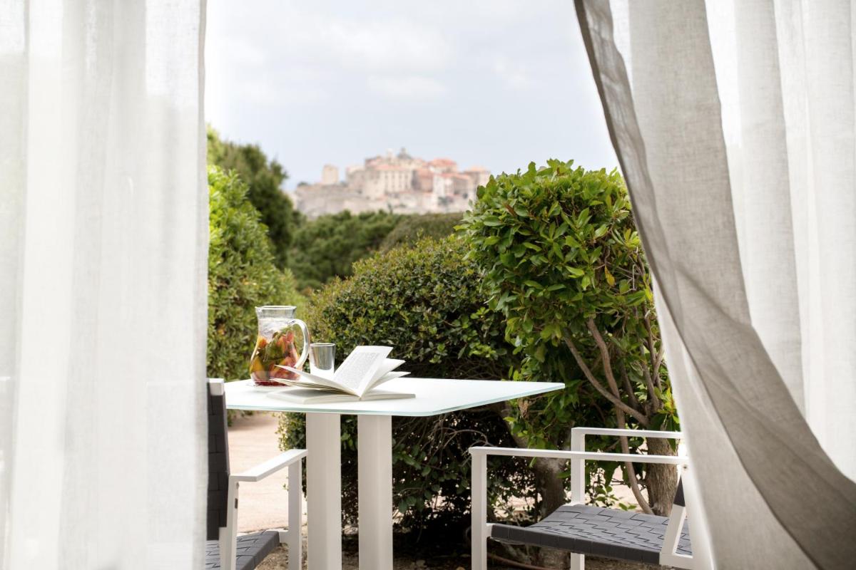 Balcon ou terrasse dans l'établissement La Villa Calvi
