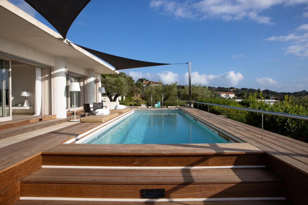 Piscine de l'établissement La Villa Calvi ou située à proximité