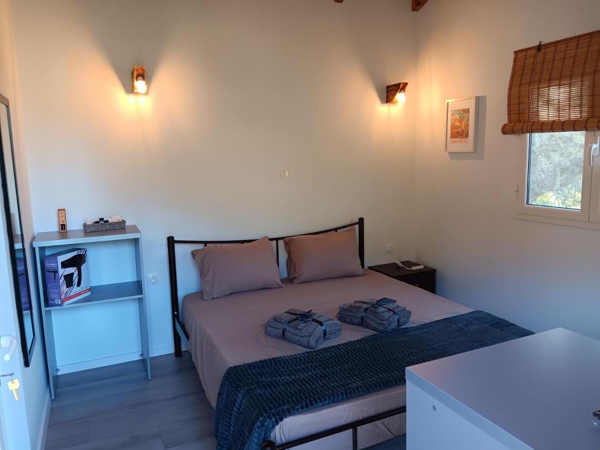 Tolis Rooms - Housity