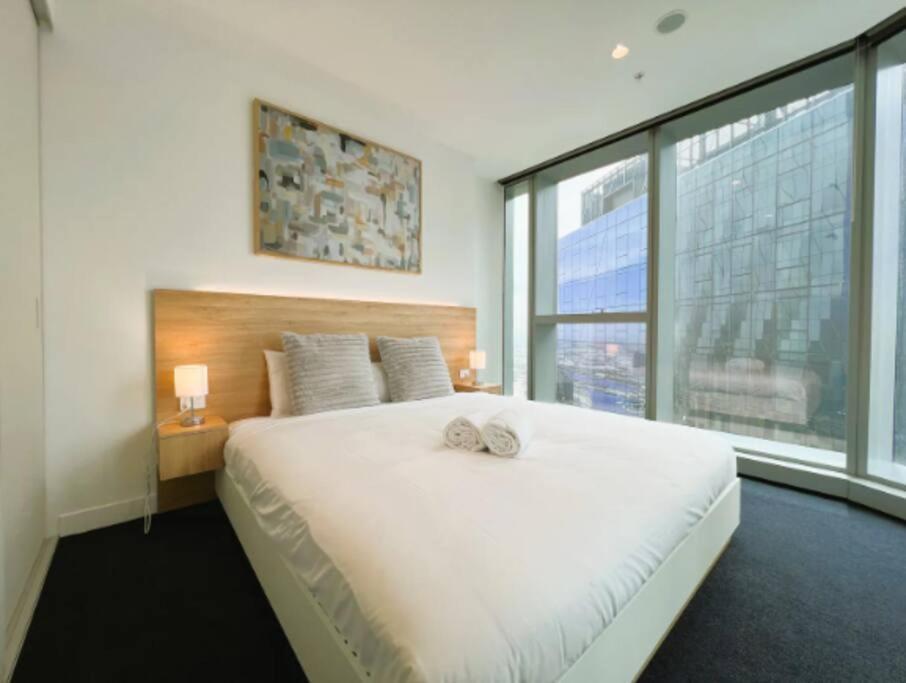 Lovely 2BR Apartment, CBD Southern Cross, Lvl 66 - Housity