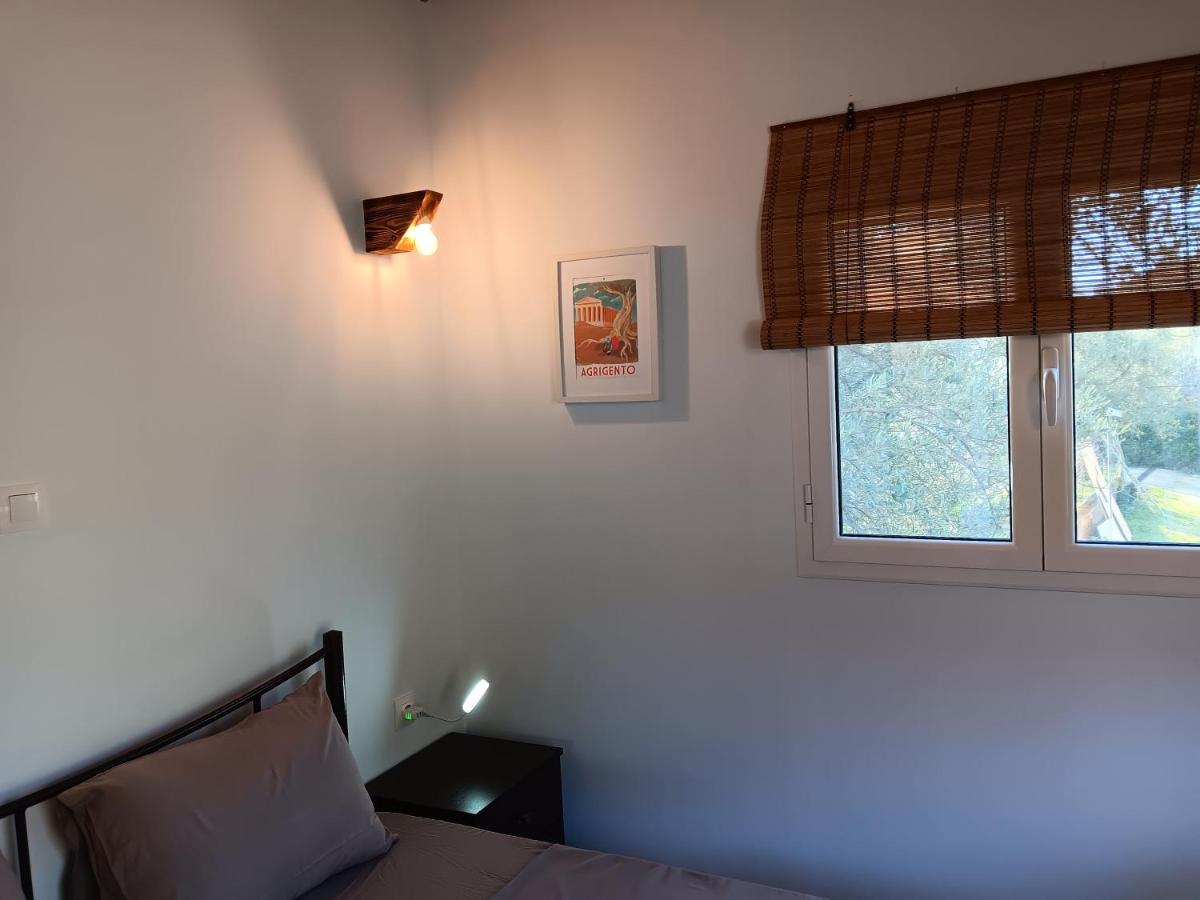 Tolis Rooms - Housity