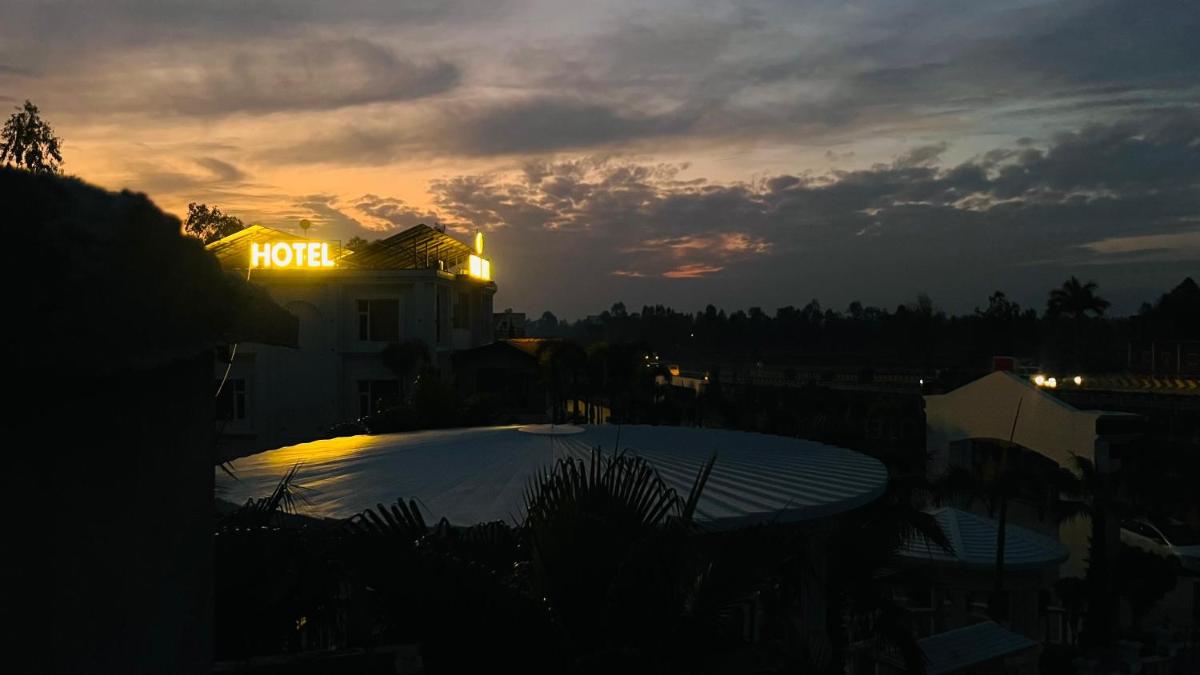 Kosi Inn Hotel & Resort - Housity