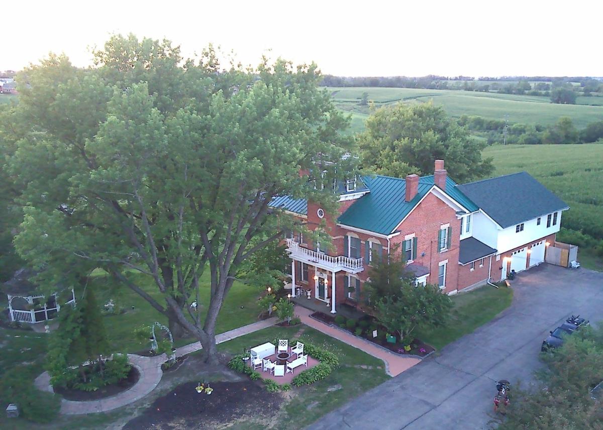 Cloran Mansion Bed & Breakfast - Housity