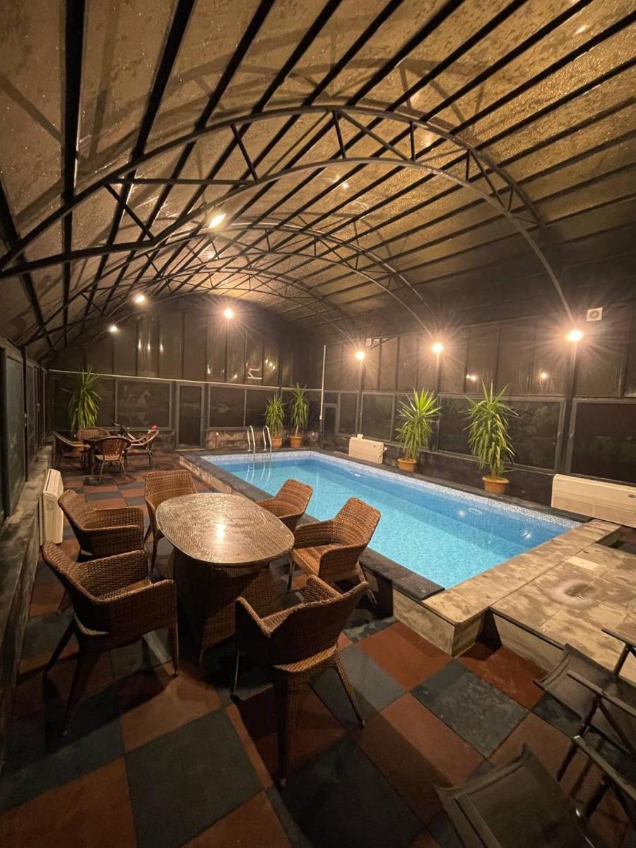 Poolside Argel - Housity