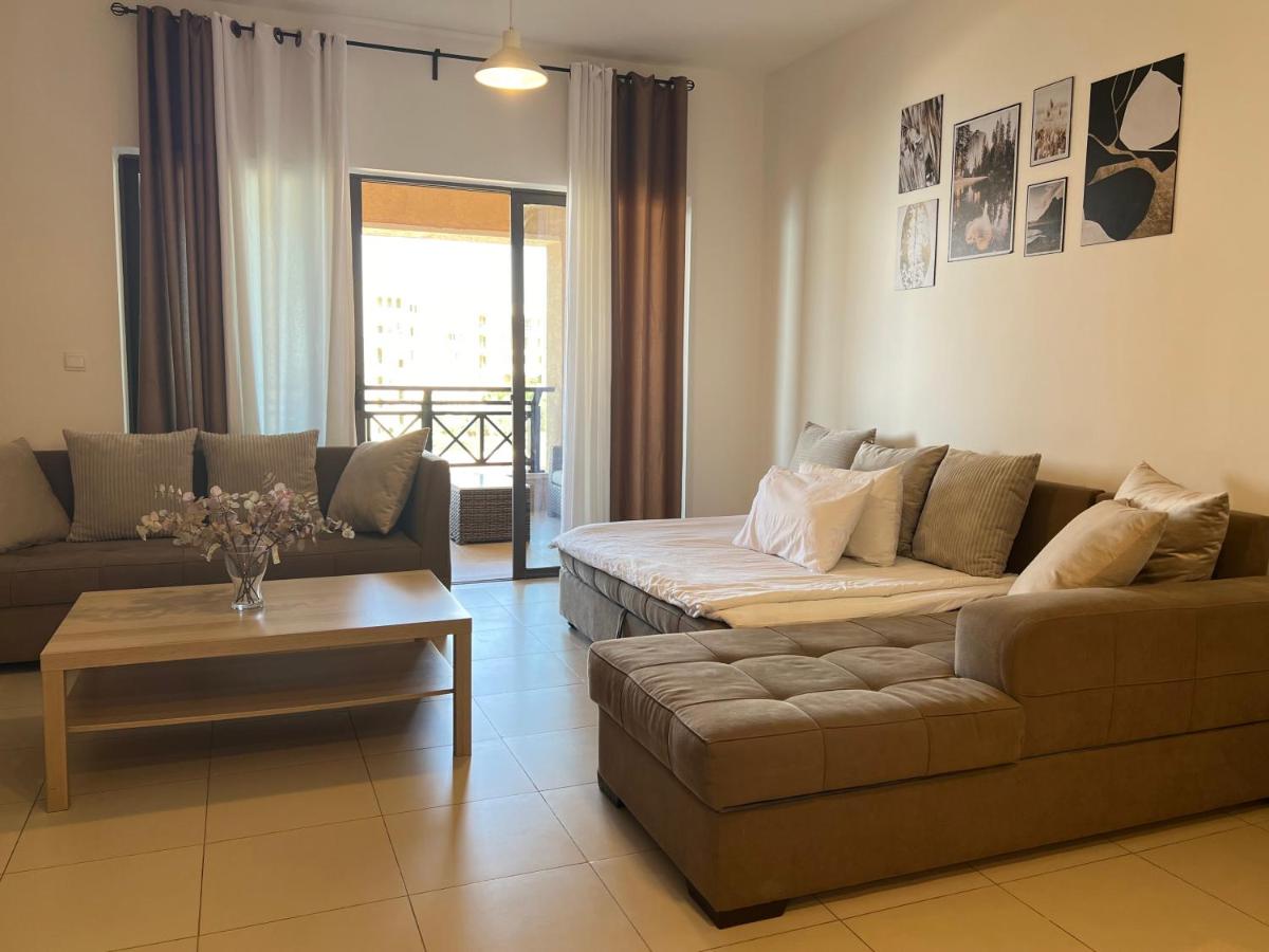 Spacious apartments with Sea view at Samarah Resort - Housity