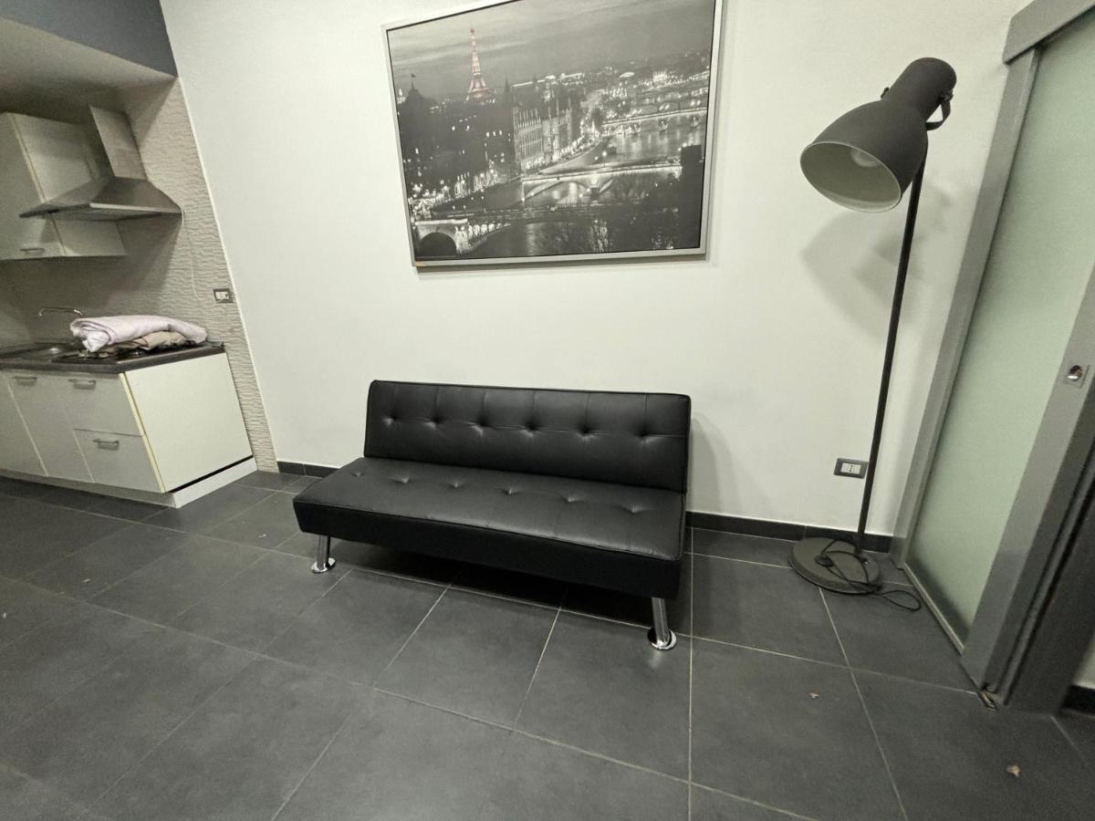 Napoli centro casa con due camere e cucina - Housity