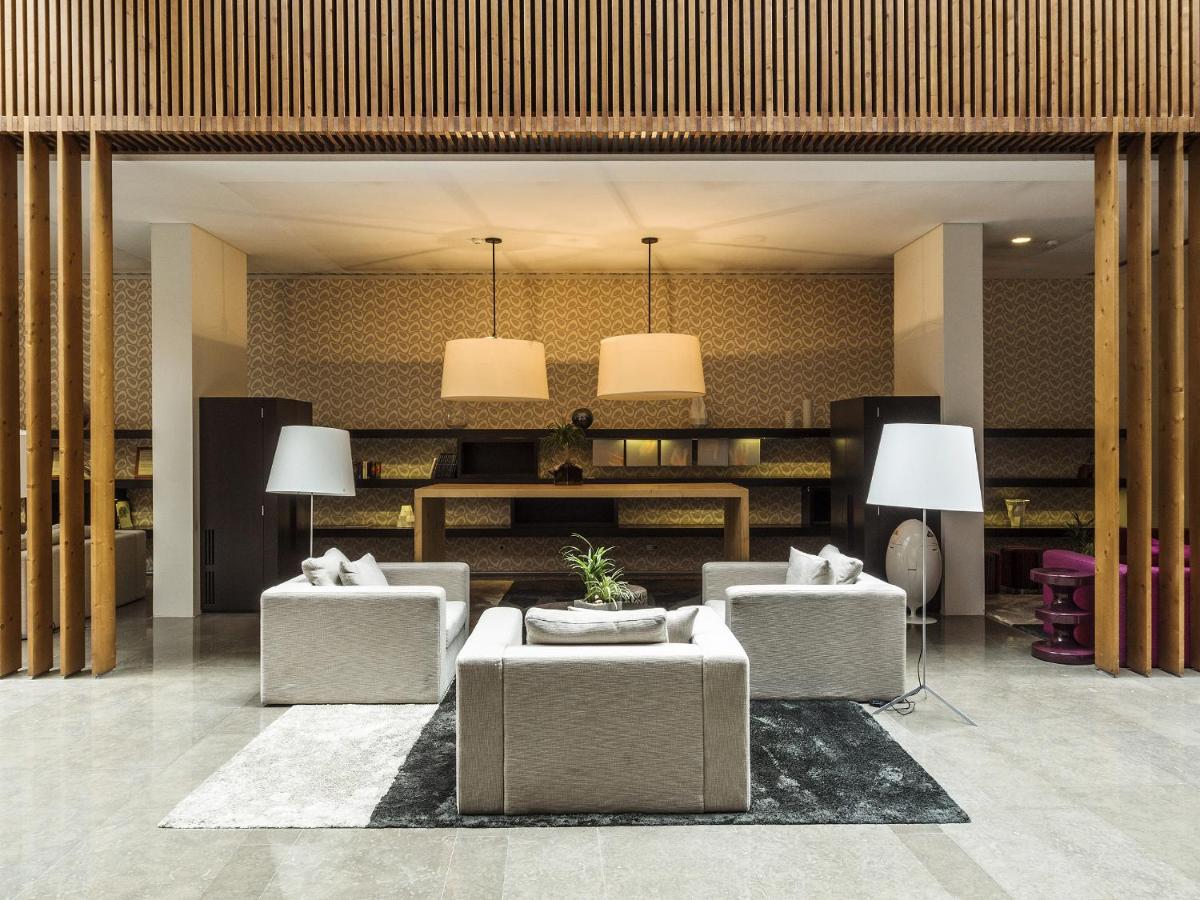 Uma área de estar em Inspira Liberdade Boutique Hotel
