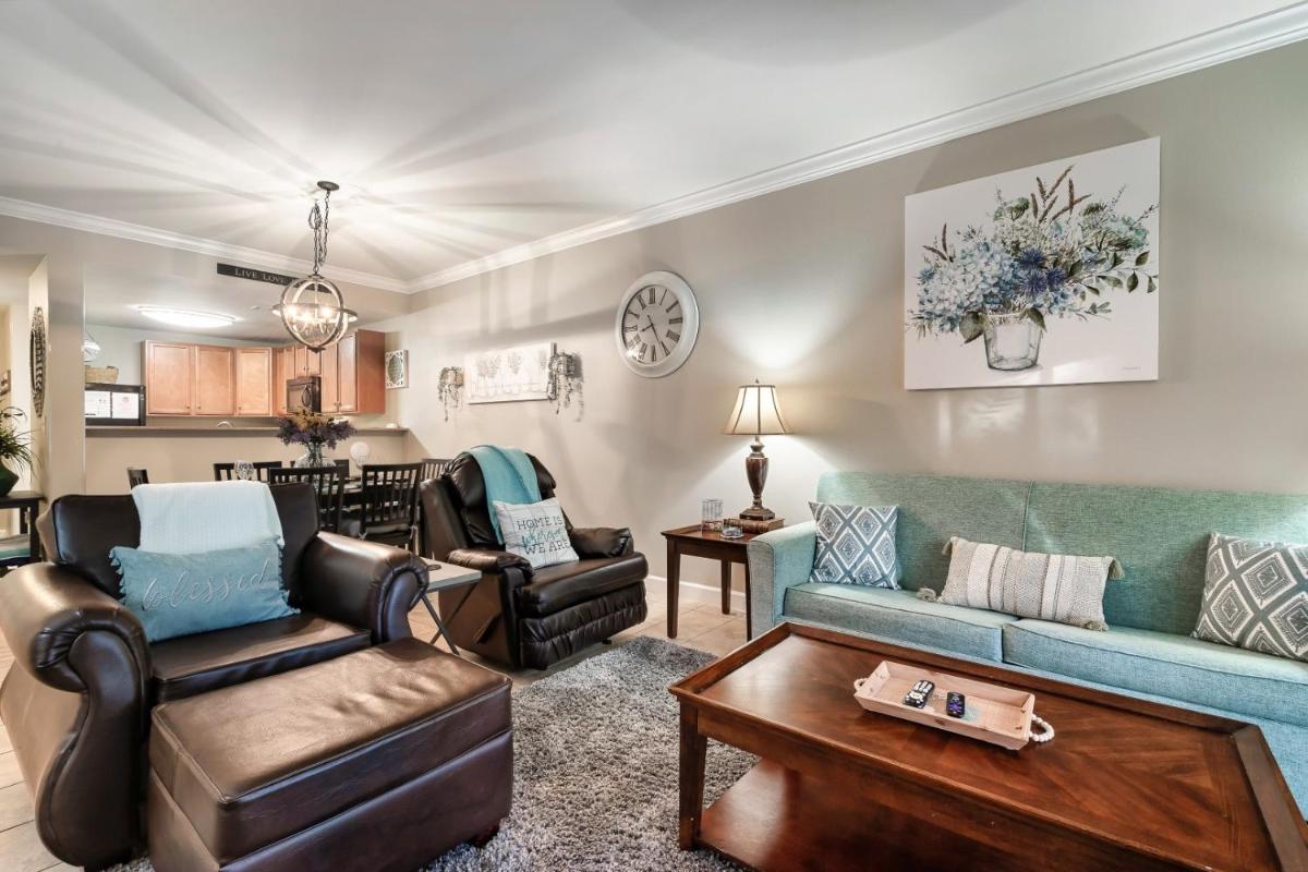 Luxury Condo, Sleeps 6, 3.2 Miles to Dollywood - Housity