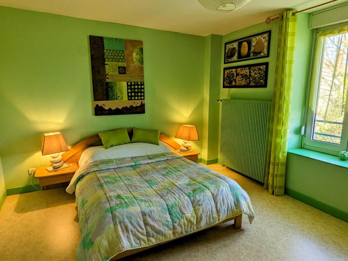 Gîte accueillant 10 pers avec terrasse, proche nature, idéal pour famille et PMR à Mécrin - FR-1-585-12 - Housity