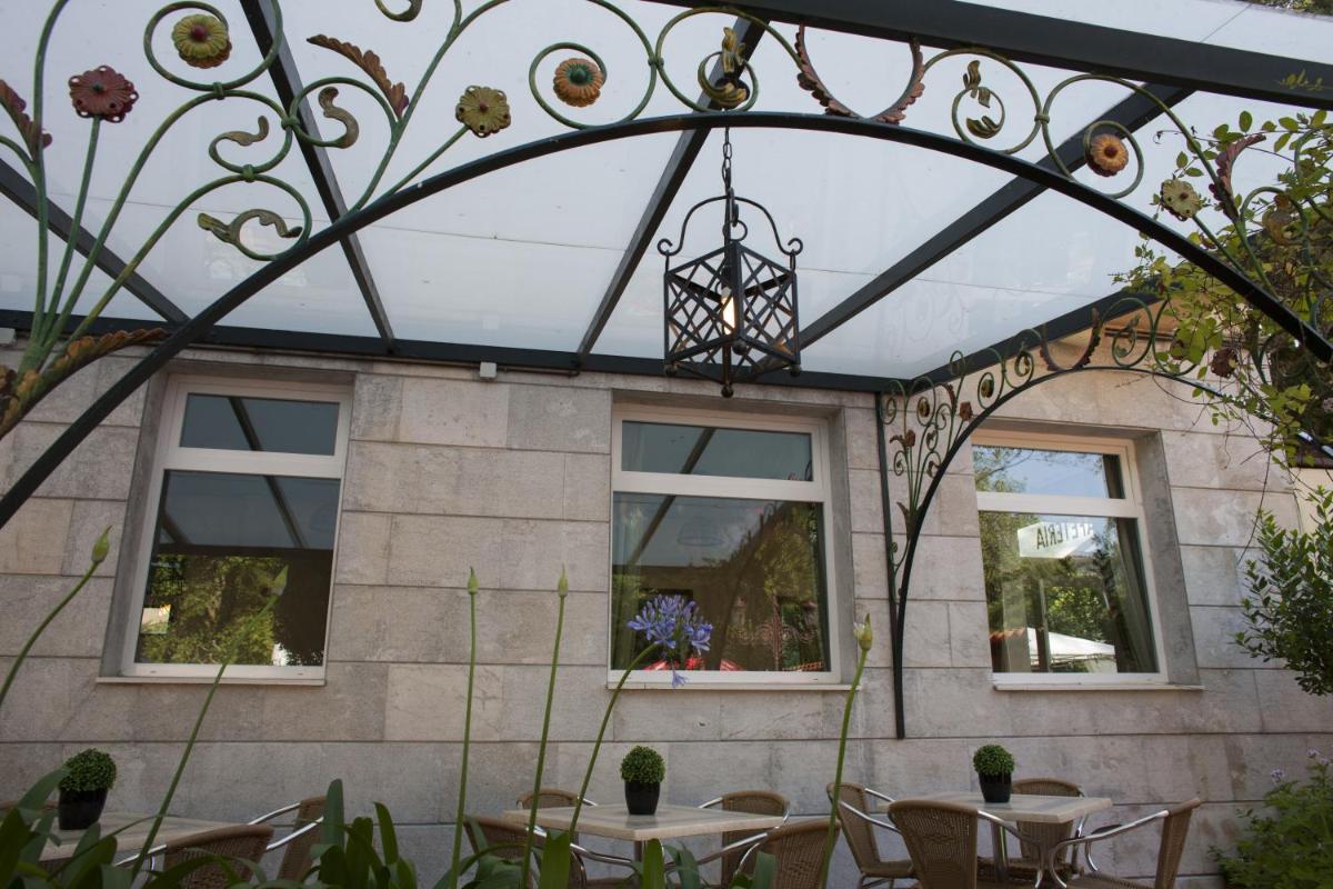 Jardín al aire libre en Hotel Balneario De Alceda