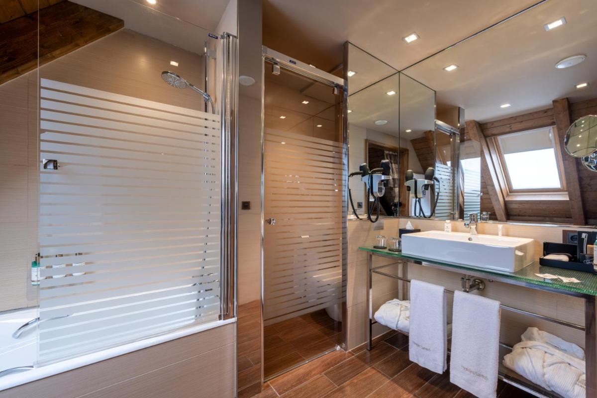 Un baño de Hotel Val de Neu G.L.