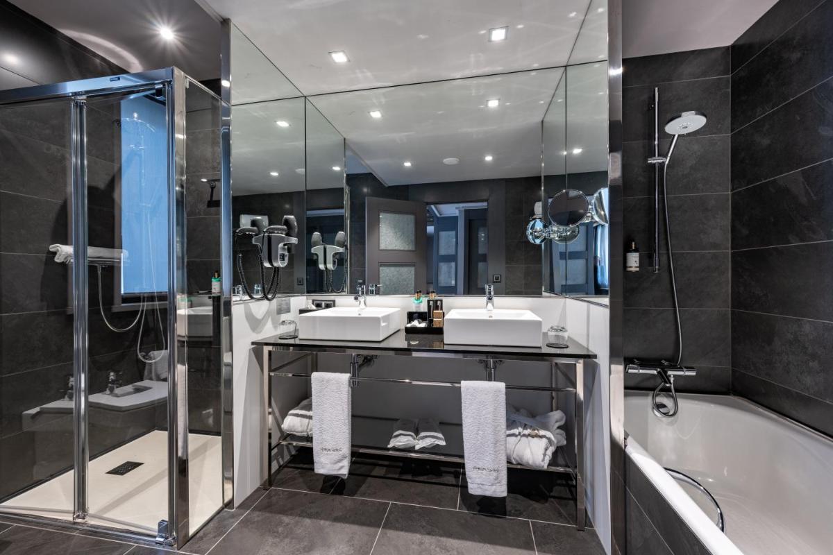 Un baño de Hotel Val de Neu G.L.