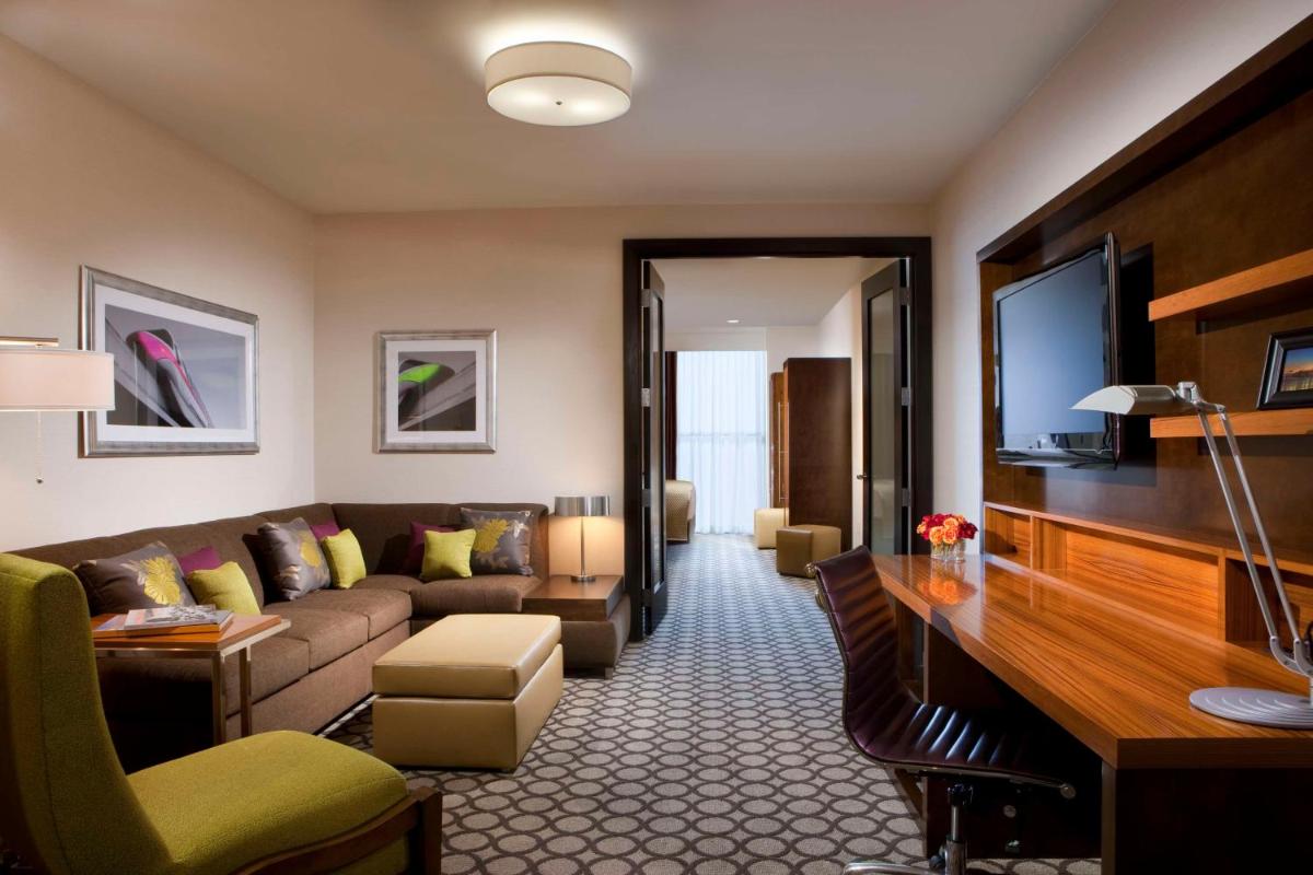Hyatt Regency Orange County - Housity