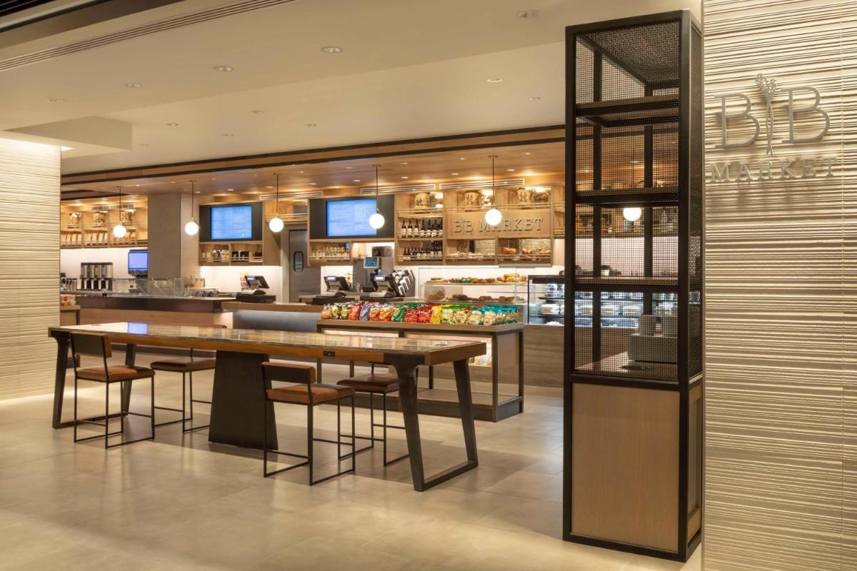 Hyatt Regency Phoenix - Housity